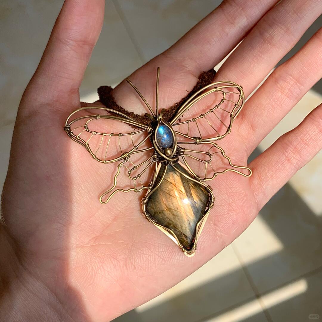 Emberwing--Wirewrapping  Pendant/Brooch
